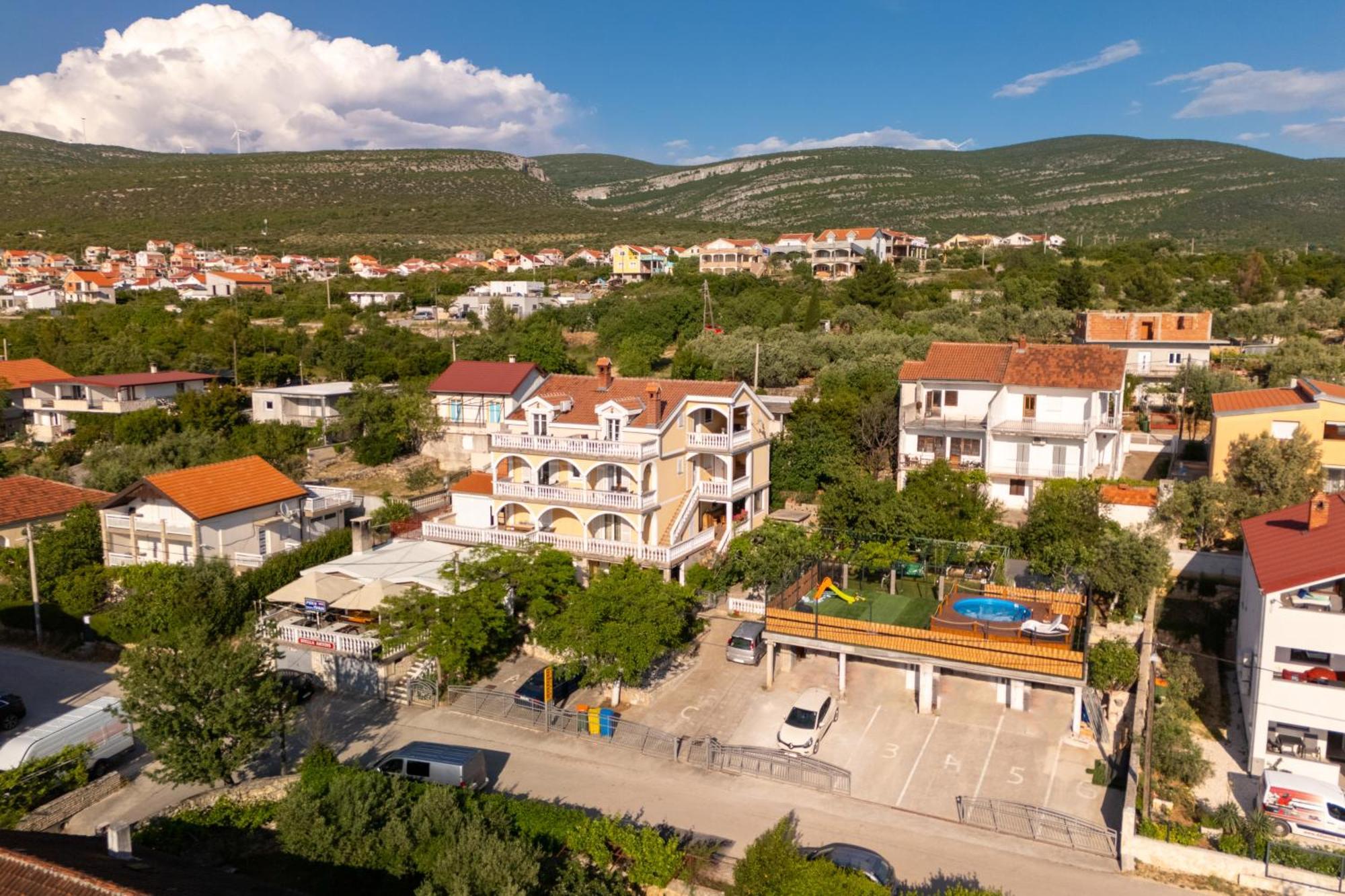 Apartments Milic Горни-Карин Экстерьер фото