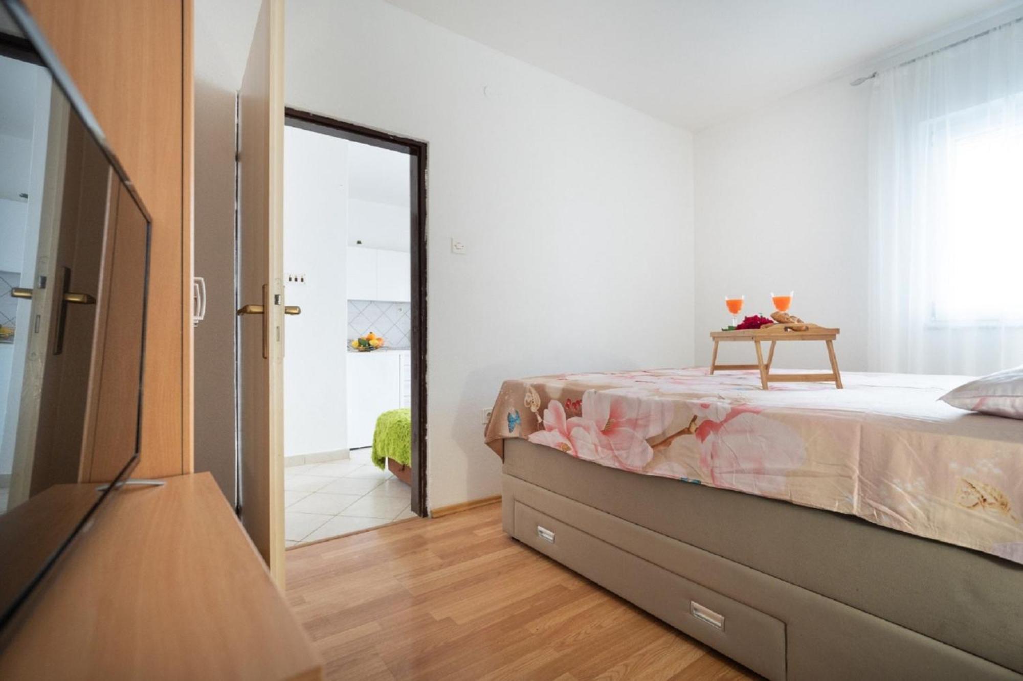 Apartments Milic Горни-Карин Экстерьер фото